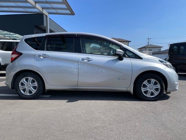 ノート ｅ－パワー　Ｘ　ワンオーナー　純正ナビ（Ｂｌｕｅｔｏｏｔｈ　ＣＤ　ＤＶＤ　ＳＤ）　地デジ　アラウンドビューモニター　ＬＥＤヘッドライト　エマージェンシーブレーキ　デジタルインナーミラー　スマートキー　プッシュスタート（3枚目）