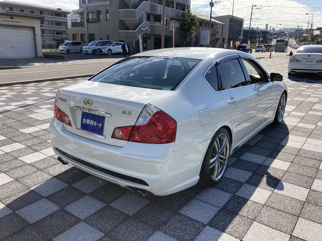 フーガ ３５０ＧＴスポーツパッケージ　ＥＴＣ　オートクルーズコントロール　バックカメラ　サイドカメラ　ナビ　エアロ　ローダウン　アルミホイール　オートライト　ＨＩＤ　サンルーフ　ＡＴ　スマートキー　電動格納ミラー　盗難防止システム（14枚目）