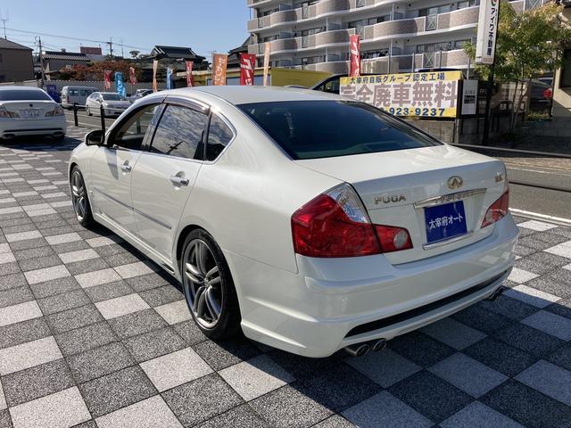 フーガ ３５０ＧＴスポーツパッケージ　ＥＴＣ　オートクルーズコントロール　バックカメラ　サイドカメラ　ナビ　エアロ　ローダウン　アルミホイール　オートライト　ＨＩＤ　サンルーフ　ＡＴ　スマートキー　電動格納ミラー　盗難防止システム（16枚目）