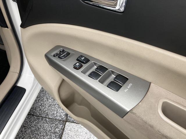 プリウス Ｓツーリングセレクション　ドライブシャフト交換済　ブレーキ前後交換済　サブバッテリー新品交換済　ＥＴＣ　ＴＶ　アルミホイール　オートライト　キーレスエントリー　電動格納ミラー　フルフラット　ＣＶＴ　盗難防止システム（33枚目）