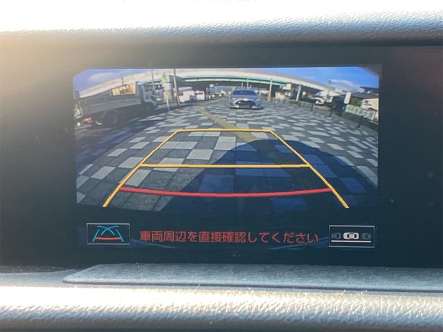 �M�������o�[�X�ɓ����Ǝԗ�����̉f�����f���o���A�o�b�N���̌�����E���T�|�[�g���郊���r���[�J�����I