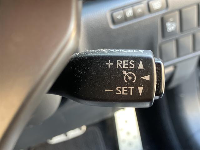 �y�N���[�Y�R���g���[���z�ݒ肵�����x��ۂ����s�������܂��B�������s�Ȃǂ̓A�N�Z���𓥂܂��Ɉ��̑��x��ۂ��܂��̂ŁA���܂���B