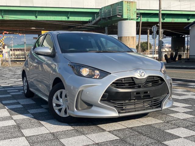 ヤリス Ｘ　ＥＴＣ　全周囲カメラ　ナビ　クリアランスソナー　レーンアシスト　衝突被害軽減システム　オートマチックハイビーム　オートライト　スマートキー　電動格納ミラー　ＣＶＴ　盗難防止システム　衝突安全ボディ（13枚目）