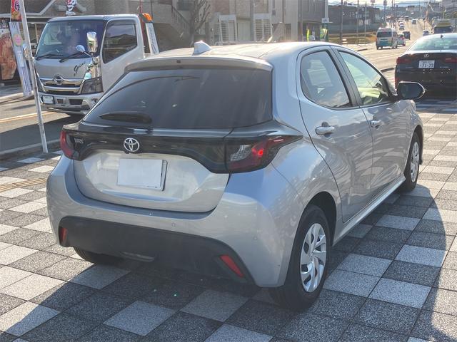 ヤリス Ｘ　ＥＴＣ　全周囲カメラ　ナビ　クリアランスソナー　レーンアシスト　衝突被害軽減システム　オートマチックハイビーム　オートライト　スマートキー　電動格納ミラー　ＣＶＴ　盗難防止システム　衝突安全ボディ（15枚目）