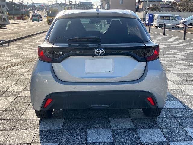 ヤリス Ｘ　ＥＴＣ　全周囲カメラ　ナビ　クリアランスソナー　レーンアシスト　衝突被害軽減システム　オートマチックハイビーム　オートライト　スマートキー　電動格納ミラー　ＣＶＴ　盗難防止システム　衝突安全ボディ（16枚目）