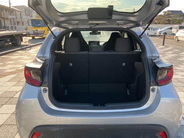 ヤリス Ｘ　ＥＴＣ　全周囲カメラ　ナビ　クリアランスソナー　レーンアシスト　衝突被害軽減システム　オートマチックハイビーム　オートライト　スマートキー　電動格納ミラー　ＣＶＴ　盗難防止システム　衝突安全ボディ（19枚目）