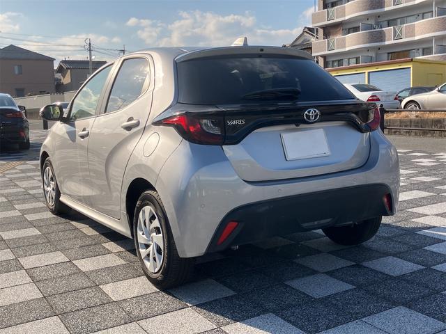 ヤリス Ｘ　ＥＴＣ　全周囲カメラ　ナビ　クリアランスソナー　レーンアシスト　衝突被害軽減システム　オートマチックハイビーム　オートライト　スマートキー　電動格納ミラー　ＣＶＴ　盗難防止システム　衝突安全ボディ（23枚目）