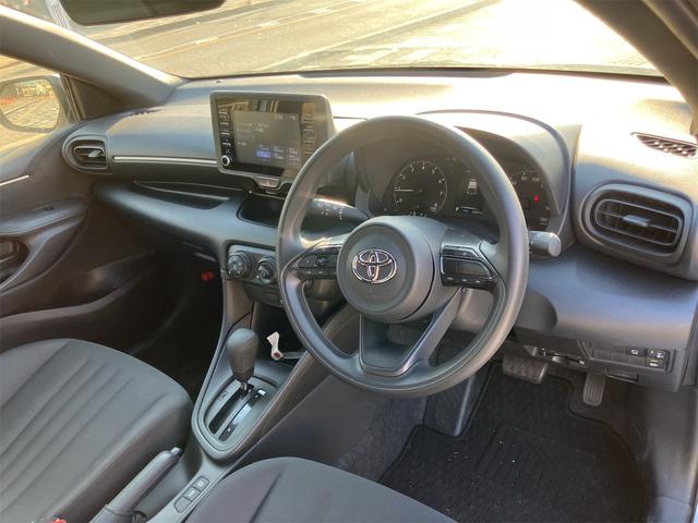 ヤリス Ｘ　ＥＴＣ　全周囲カメラ　ナビ　クリアランスソナー　レーンアシスト　衝突被害軽減システム　オートマチックハイビーム　オートライト　スマートキー　電動格納ミラー　ＣＶＴ　盗難防止システム　衝突安全ボディ（35枚目）