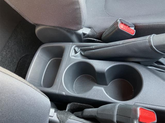 ヤリス Ｘ　ＥＴＣ　全周囲カメラ　ナビ　クリアランスソナー　レーンアシスト　衝突被害軽減システム　オートマチックハイビーム　オートライト　スマートキー　電動格納ミラー　ＣＶＴ　盗難防止システム　衝突安全ボディ（43枚目）