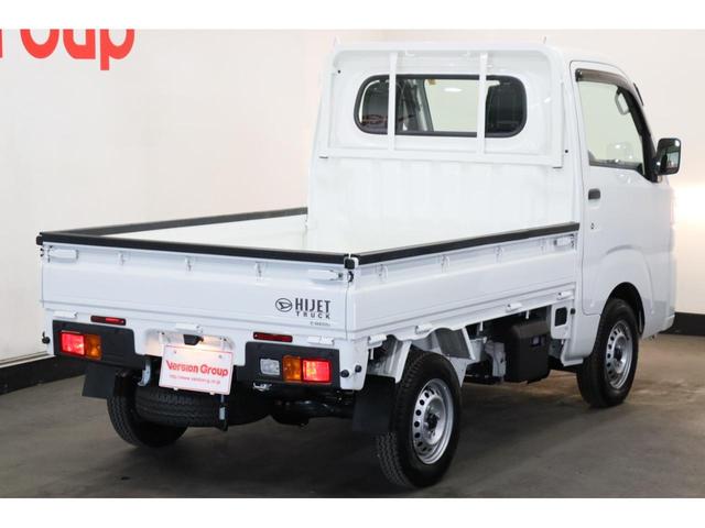 スタンダード 新車保証継承付 ワンオーナー 5速MT 4WD 三方開 アイドリングストップ クリアランスソナー 衝突被害軽減 エアコン パワステ パワーウインドウ 工具箱 ラバーマット(4枚目)