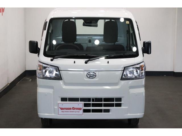 スタンダード 新車保証継承付 ワンオーナー 5速MT 4WD 三方開 アイドリングストップ クリアランスソナー 衝突被害軽減 エアコン パワステ パワーウインドウ 工具箱 ラバーマット(8枚目)