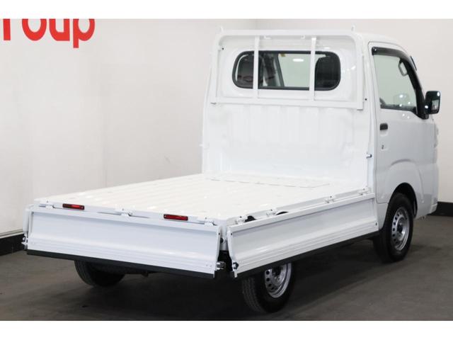 スタンダード 新車保証継承付 ワンオーナー 5速MT 4WD 三方開 アイドリングストップ クリアランスソナー 衝突被害軽減 エアコン パワステ パワーウインドウ 工具箱 ラバーマット(14枚目)