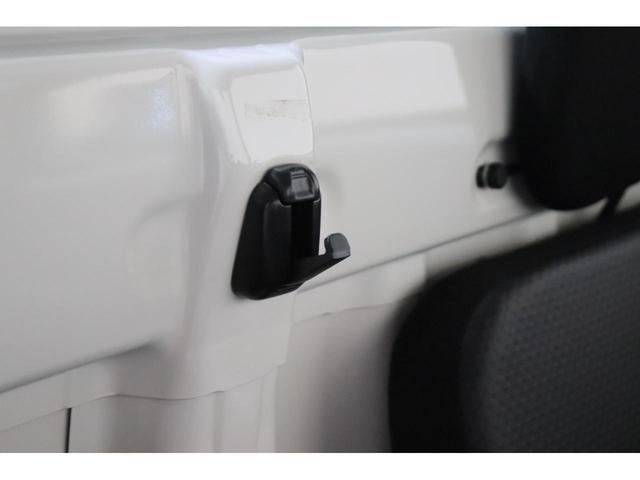 スタンダード 新車保証継承付 ワンオーナー 5速MT 4WD 三方開 アイドリングストップ クリアランスソナー 衝突被害軽減 エアコン パワステ パワーウインドウ 工具箱 ラバーマット(22枚目)