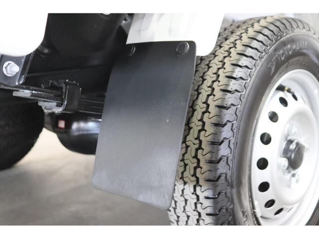 スタンダード 新車保証継承付 ワンオーナー 5速MT 4WD 三方開 アイドリングストップ クリアランスソナー 衝突被害軽減 エアコン パワステ パワーウインドウ 工具箱 ラバーマット(27枚目)