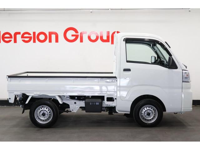 スタンダード 新車保証継承付 ワンオーナー 5速MT 4WD 三方開 アイドリングストップ クリアランスソナー 衝突被害軽減 エアコン パワステ パワーウインドウ 工具箱 ラバーマット(40枚目)