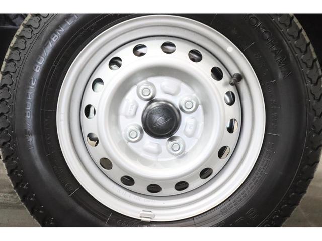 スタンダード 新車保証継承付 ワンオーナー 5速MT 4WD 三方開 アイドリングストップ クリアランスソナー 衝突被害軽減 エアコン パワステ パワーウインドウ 工具箱 ラバーマット(42枚目)