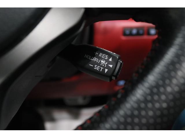 �y�N���[�Y�R���g���[���z�A�N�Z���𓥂ݑ����邱�ƂȂ��Z�b�g�������̑��x���ێ�����@�\�ł��B�����Ԃ̍������s���ɕ֗��ł��I