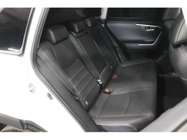 ＲＡＶ４ ハイブリッドＧ　新車保証継承付　モデリスタエアロ　パノラマルーフ　本革シート　デジタルインナーミラー　全周囲カメラ　ＢＳＭ　ＨＤＭＩ　アクセサリーソケット　メモリーナビ　フルセグ　ＥＴＣ　前後ドラレコ　１８ＡＷ（11枚目）