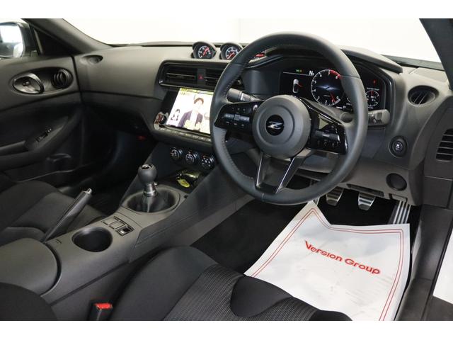 フェアレディＺ ベースグレード　新車保証継承付　ワンオーナー　６速ＭＴ　ターボ　プリズムホワイトスーパーブラックツートーン　メモリーナビ　フルセグ　バックカメラ　ＢＳＷ　ＥＴＣ　ＬＥＤヘッドライト　オートライト　１８ＡＷ（26枚目）