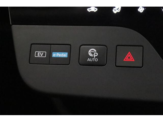 セレナ ｅ－パワー　ハイウェイスターＶ　新車保証継承付　ワンオーナー　禁煙車　後席モニター　インテリジェントルームミラー　フロントプロテクター　全周囲カメラ　メモリーナビ　フルセグ　ＥＴＣ　フロアカーペットフローリングセット　１６ＡＷ（22枚目）