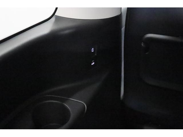 セレナ ｅ－パワー　ハイウェイスターＶ　新車保証継承付　ワンオーナー　禁煙車　後席モニター　インテリジェントルームミラー　フロントプロテクター　全周囲カメラ　メモリーナビ　フルセグ　ＥＴＣ　フロアカーペットフローリングセット　１６ＡＷ（28枚目）
