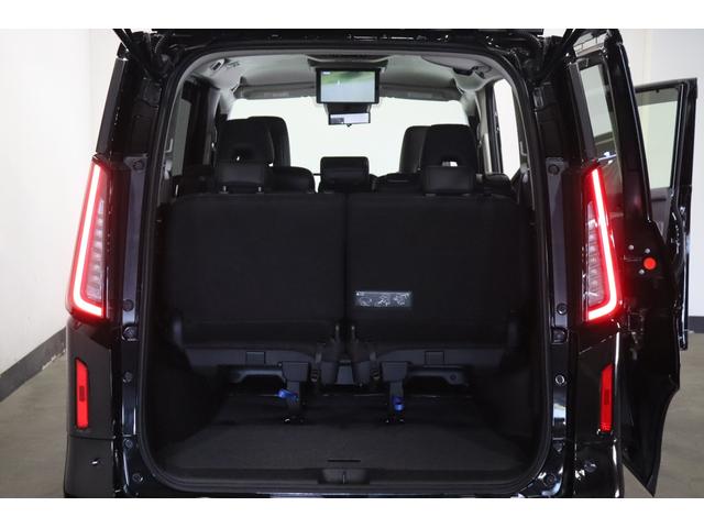 セレナ ｅ－パワー　ハイウェイスターＶ　新車保証継承付　ワンオーナー　禁煙車　後席モニター　インテリジェントルームミラー　フロントプロテクター　全周囲カメラ　メモリーナビ　フルセグ　ＥＴＣ　フロアカーペットフローリングセット　１６ＡＷ（43枚目）