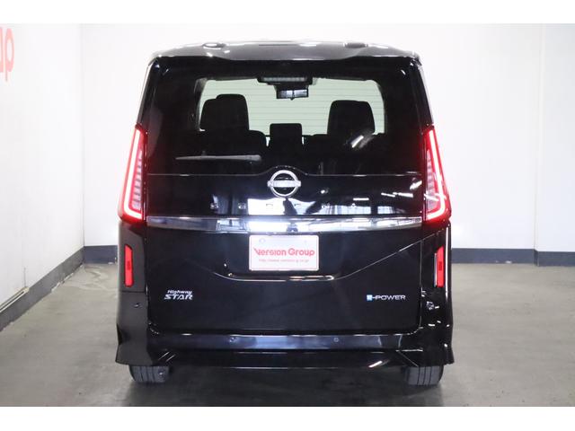 セレナ ｅ－パワー　ハイウェイスターＶ　新車保証継承付　ワンオーナー　禁煙車　後席モニター　インテリジェントルームミラー　フロントプロテクター　全周囲カメラ　メモリーナビ　フルセグ　ＥＴＣ　フロアカーペットフローリングセット　１６ＡＷ（49枚目）