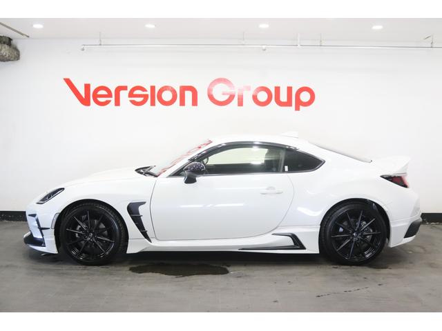 ＧＲ８６ ＲＺ　新車保証継承付　ワンオーナー　ＴＲＤフルエアロ　ＧＲマフラー　９ｉｎメモリ―ナビ　フルセグ　バックカメラ　セーフティセンス　ハーフレザーシート　シートヒーター　ＬＥＤライト　オートライト　１８ＡＷ（5枚目）