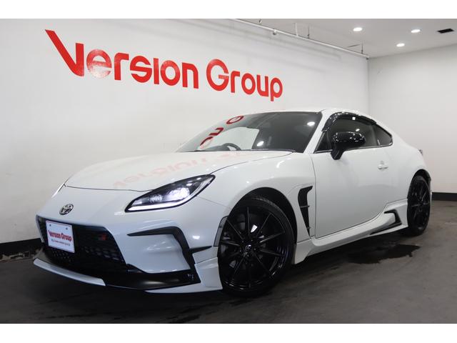 ＧＲ８６ ＲＺ　新車保証継承付　ワンオーナー　ＴＲＤフルエアロ　ＧＲマフラー　９ｉｎメモリ―ナビ　フルセグ　バックカメラ　セーフティセンス　ハーフレザーシート　シートヒーター　ＬＥＤライト　オートライト　１８ＡＷ（7枚目）