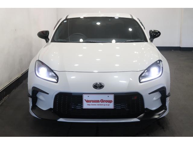 ＧＲ８６ ＲＺ　新車保証継承付　ワンオーナー　ＴＲＤフルエアロ　ＧＲマフラー　９ｉｎメモリ―ナビ　フルセグ　バックカメラ　セーフティセンス　ハーフレザーシート　シートヒーター　ＬＥＤライト　オートライト　１８ＡＷ（8枚目）