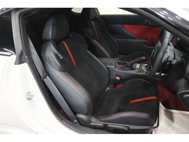 ＧＲ８６ ＲＺ　新車保証継承付　ワンオーナー　ＴＲＤフルエアロ　ＧＲマフラー　９ｉｎメモリ―ナビ　フルセグ　バックカメラ　セーフティセンス　ハーフレザーシート　シートヒーター　ＬＥＤライト　オートライト　１８ＡＷ（10枚目）