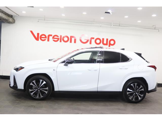 ＵＸ ＵＸ２５０ｈ　Ｆスポーツエモーショナルエクスプローラ　新車保証継承付　本革　サンルーフ　三眼ＬＥＤ　メモリーナビ　フルセグ　全周囲カメラ　ワイヤレス充電　レクサスセーフティ　ＥＴＣ　社外ドライブレコーダー　ベンチレーション　パワーバックドア　１８ＡＷ（5枚目）