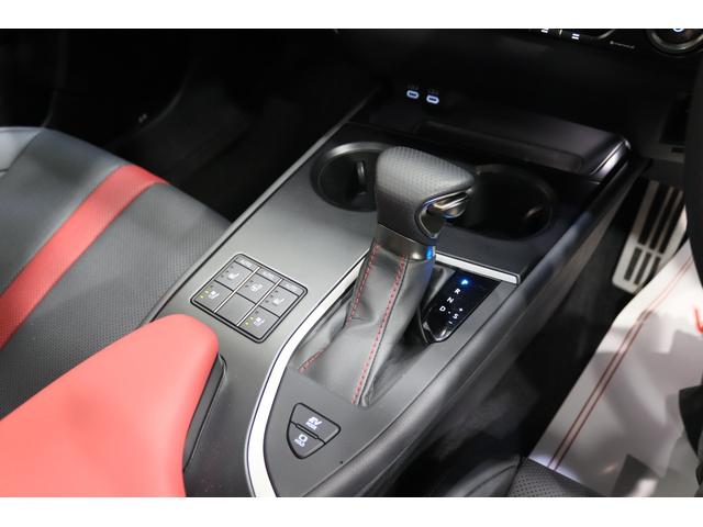 ＵＸ ＵＸ２５０ｈ　Ｆスポーツエモーショナルエクスプローラ　新車保証継承付　サンルーフ　三眼ＬＥＤ　オレンジキャリパー　メモリーナビ　フルセグ　全周囲Ｃ　レクサスセーフティ　ＥＴＣ　社外ドライブレコーダー　ベンチレーション　パワーバックドア　１８ＡＷ（12枚目）