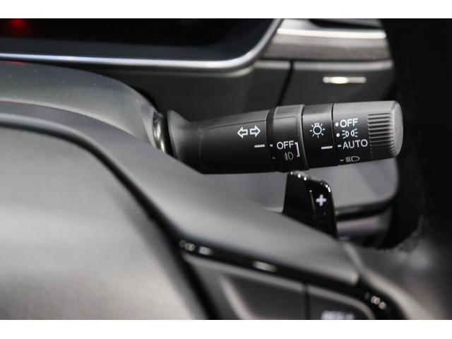 オデッセイハイブリッド ｅ：ＨＥＶアブソルート・ＥＸブラックエディション　新車保証継承付　ワンオーナー　禁煙車　後席モニター　本革シート　全周囲カメラ　メモリーナビ　フルセグ　ホンダセンシング　ＥＴＣ　オットマンシート　両側電動スライドドア　ＬＥＤヘッドライト　１８ＡＷ（30枚目）