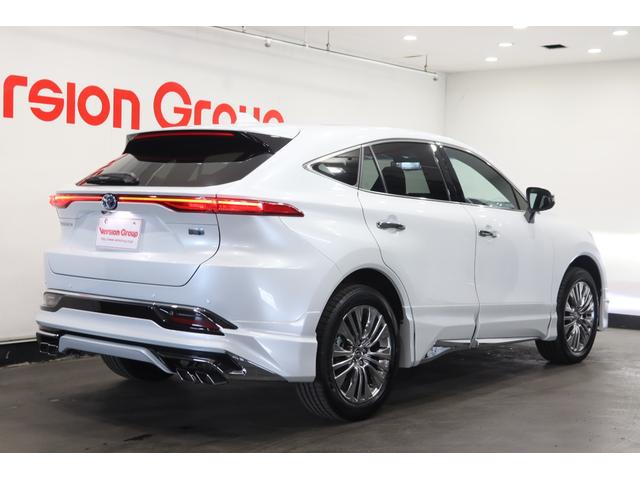 ハリアーハイブリッド Ｚ　レザーパッケージ　新車保証継承付　モデリスタ　調光パノラマルーフ　本革　デジタルインナーミラー　ＪＢＬ　全周囲カメラ　メモリーナビ　フルセグ　セーフティセンス　ＢＳＭ　パワーバックドア　ドラレコ　１９ＡＷ（4枚目）