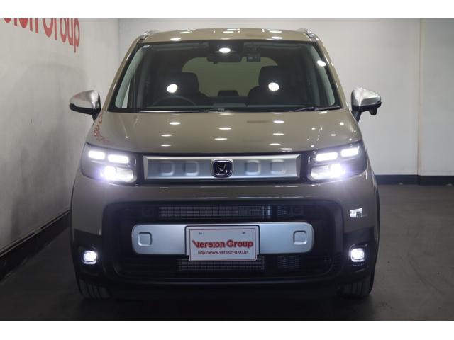 フリード ｅ：ＨＥＶクロスター　新車保証継承付　社外ディスプレイオーディオ　バックカメラ　レーダークルコン　クリアランスソナー　レーンアシスト　衝突被害軽減　ＢＳＭ　ＥＴＣ　社外ドラレコ　シートヒーター　両側電動スライド　１５ＡＷ（8枚目）