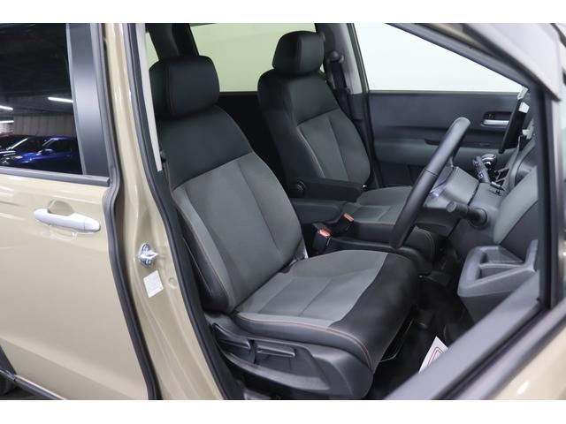 フリード ｅ：ＨＥＶクロスター　新車保証継承付　社外ディスプレイオーディオ　バックカメラ　レーダークルコン　クリアランスソナー　レーンアシスト　衝突被害軽減　ＢＳＭ　ＥＴＣ　社外ドラレコ　シートヒーター　両側電動スライド　１５ＡＷ（10枚目）