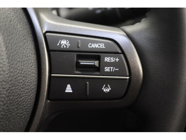 フリード ｅ：ＨＥＶクロスター　新車保証継承付　社外ディスプレイオーディオ　バックカメラ　レーダークルコン　クリアランスソナー　レーンアシスト　衝突被害軽減　ＢＳＭ　ＥＴＣ　社外ドラレコ　シートヒーター　両側電動スライド　１５ＡＷ（15枚目）