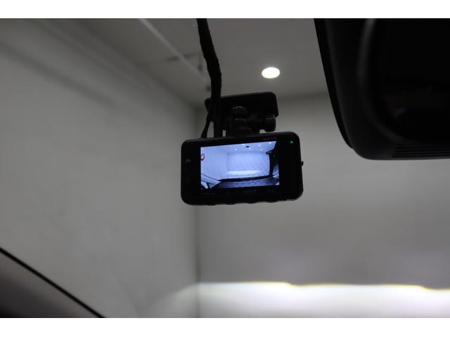 フリード ｅ：ＨＥＶクロスター　新車保証継承付　社外ディスプレイオーディオ　バックカメラ　レーダークルコン　クリアランスソナー　レーンアシスト　衝突被害軽減　ＢＳＭ　ＥＴＣ　社外ドラレコ　シートヒーター　両側電動スライド　１５ＡＷ（20枚目）