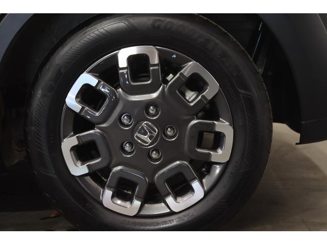 フリード ｅ：ＨＥＶクロスター　新車保証継承付　社外ディスプレイオーディオ　バックカメラ　レーダークルコン　クリアランスソナー　レーンアシスト　衝突被害軽減　ＢＳＭ　ＥＴＣ　社外ドラレコ　シートヒーター　両側電動スライド　１５ＡＷ（40枚目）