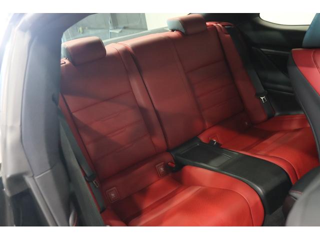 【後部座席】大人が座るには足元や高さも低いため、緊急および荷物用としての利用をお勧めします。