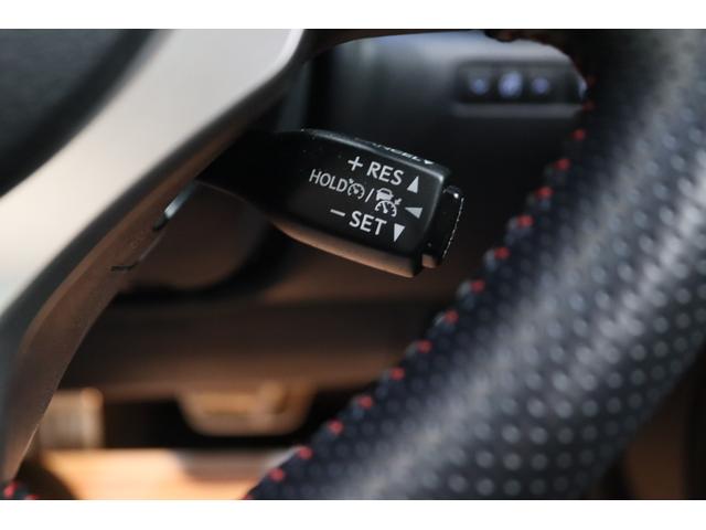 【クルーズコントロール】アクセルを踏み続けることなくセットした一定の速度を維持する機能です。長時間の高速走行時に便利です！
