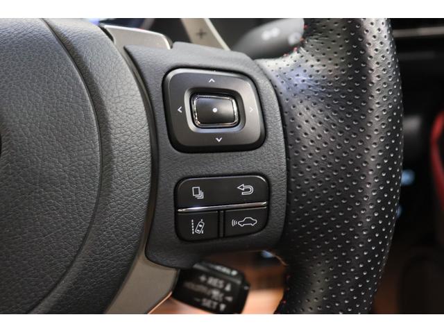 【レーンアシスト】車線逸脱を警告するレーンキーピングアシスト機能付き。【車間距離切り替えスイッチ】クルーズコントロール作動時の車間距離を変更できます。スイッチを押すごとに長い→中間→短いと変動します。