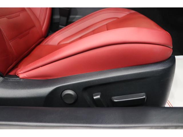 【パワーシート】運転しやすい位置に座席を設定できます。【ランバーサポート調整スイッチ】理想的な着座姿勢をサポートしてくれます。腰への負担を減らし、長時間のドライブでも疲れにくくなります。