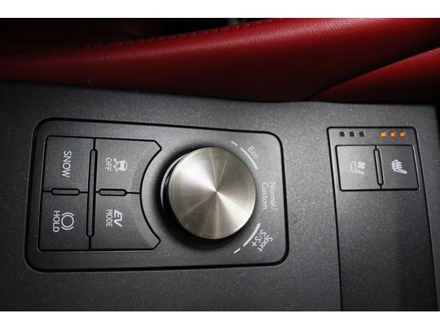 【ドライブモードセレクト】ダイヤル操作で走行モードを切り替えると、メーターディスプレイのグラフィックが変更されます。