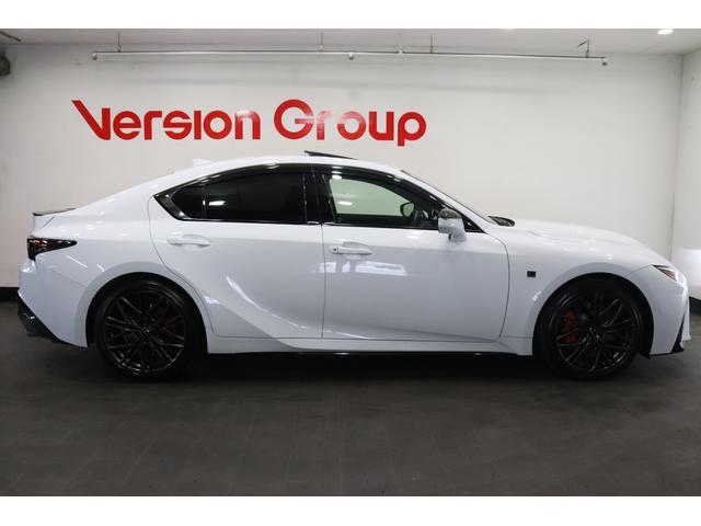 ＩＳ ＩＳ５００　Ｆスポーツパフォーマンス　新車保証継承付　サンルーフ　オレンジキャリパー　全周囲カメラ　メモリーナビ　フルセグ　レクサスセーフティ　ベンチレーション　シートヒーター　ＬＥＤヘッドライト　パワーバックドア　１９ＡＷ（5枚目）