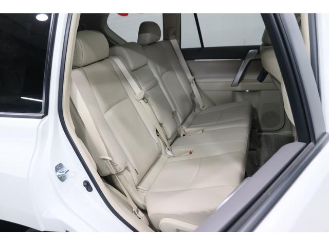 ランドクルーザープラド TX Lパッケージ マットブラックエディション 新車保証継承付 プレミアムサウンド サンルーフ 本革シート 全周囲カメラ メモリーナビ レーダークルコン クリアランスソナー レーンアシスト 衝突被害軽減 踏み間違い防止 BSM ETC 社外ドラレコ(11枚目)