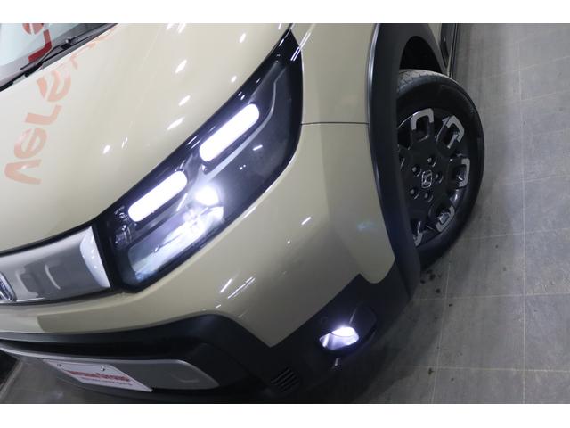 フリード e:HEVクロスター 新車保証継承付 ワンオーナー 禁煙車 メモリーナビ フルセグ バックカメラ OPカラー:デザートベージュパール レーダークルコン クリアランスソナー 衝突被害軽減 踏み間違い防止 BSM ETC(33枚目)