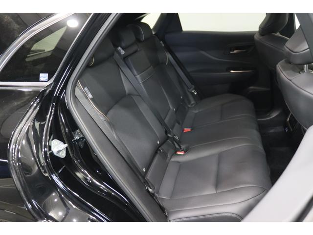 クラウンスポーツ Ｚ　新車保証継承付　ワンオーナー　本革　モデリスタ　デジタルインナーミラー　全周囲カメラ　ＨＵＤ　セーフティセンス　ＥＴＣ　ステアリングヒーター　ベンチレーション　ＬＥＤ　パワーバックドア　２１ＡＷ（11枚目）