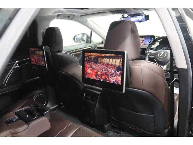 �y�����V�[�g�G���^�[�e�C�������g�V�X�e���z�t�����g�V�[�g�̃V�[�g�o�b�N�ɁA��^�P�P�D�U�C���`�̍����׃f�B�X�v���C���Q��ݒu�B�B�O�Ȃ̃��N���C�j���O�̊p�x�ɍ��킹�āA���₷���p�x�ɒ����\�B